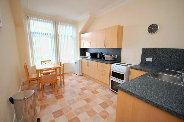 1 Bedroom Apartment To Rent In Market Street, Top Floor Right, City Centre, Aberdeen, AB11