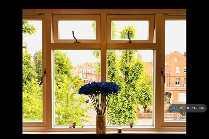 2 Bedroom Flat To Rent In Broadfield, London, NW6