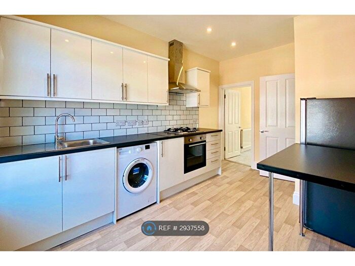 2 Bedroom Flat To Rent In High Street Rickmansworth, Rickmansworth, WD3