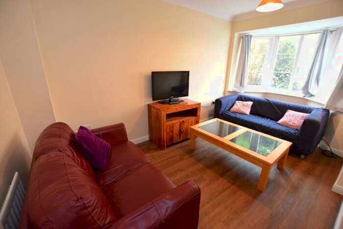 6 Bedroom Semi-Detached House To Rent In West Cotton Close, Far Cotton, Northampton, NN4