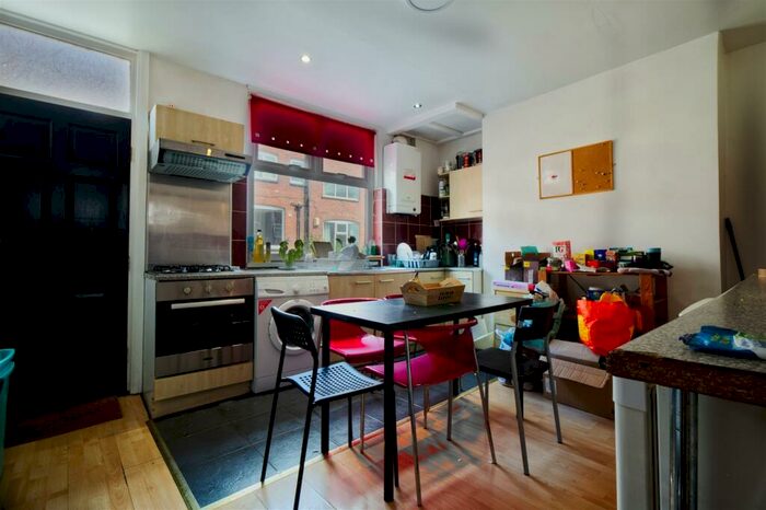 4 Bedroom House To Rent In Manor Drive, Hyde Park, Leeds, LS6