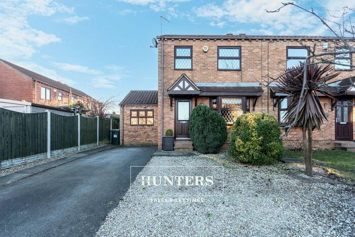 3 Bedroom Semi-Detached House For Sale In Queen Margarets Drive, Byram, WF11