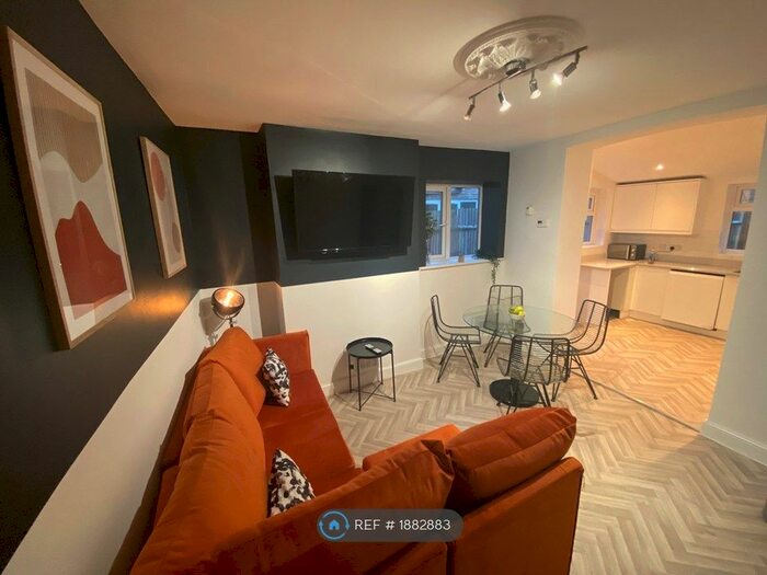 4 Bedroom Semi-Detached House To Rent In Albert Street West, Failsworth, Manchester, M35