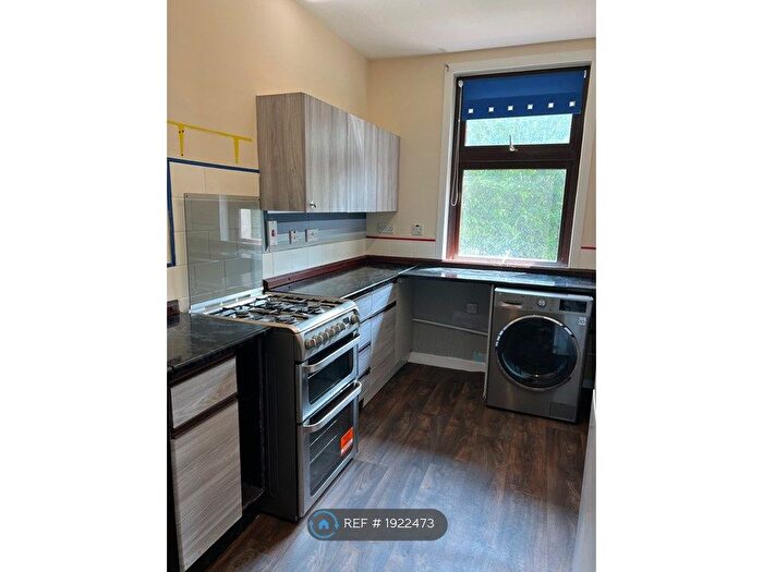 2 Bedroom Flat To Rent In Lawton Terrace, Dundee, DD3