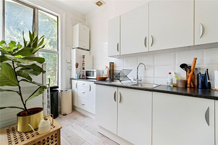 1 Bedroom Apartment For Sale In Newington Green Road, London, N1