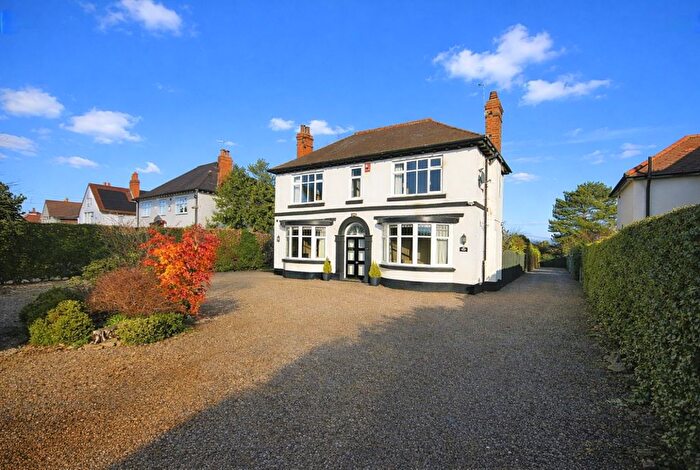 4 Bedroom Detached House For Sale In Bawtry Road, Bessacarr, Doncaster, DN4