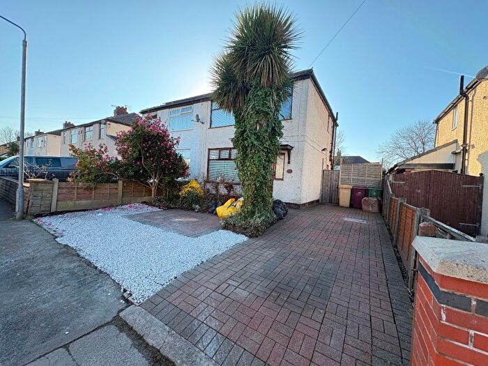 3 Bedroom Semi Detached House For Sale In Glenmore Avenue, Farnworth, Bolton, BL4