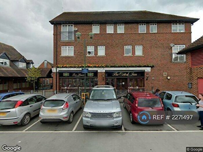 2 Bedroom Flat To Rent In Courtyard Hoskins Walk, Oxted, RH8