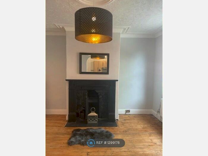 2 Bedroom Terraced House To Rent In Paisley Place, Leeds, LS12