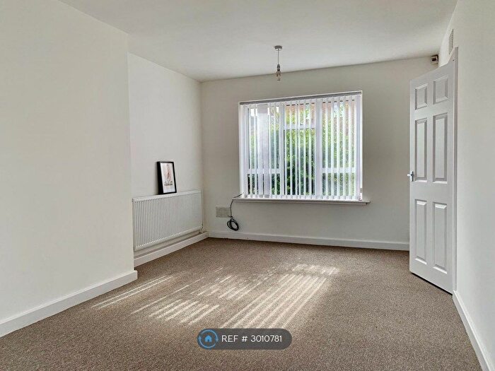 3 Bedroom Semi-Detached House To Rent In Hayles Close, Nottingham, NG5