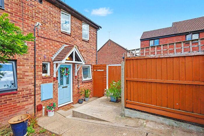 2 Bedroom Property For Sale In Romsey Close, Hockley, SS5