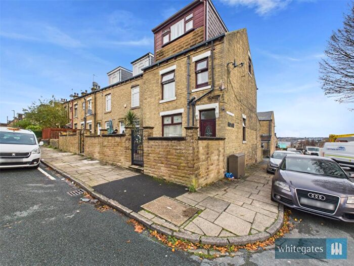 4 Bedroom End Of Terrace House For Sale In Aberdeen Place, Bradford, West Yorkshire, BD7