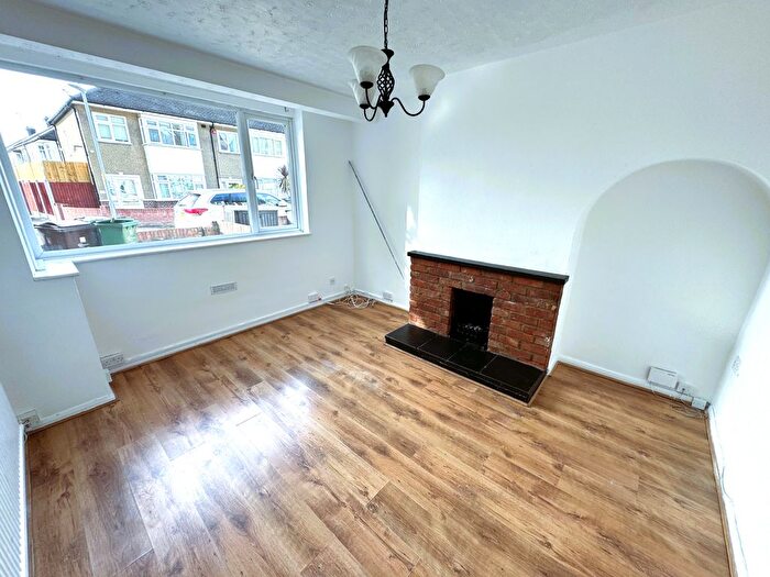 3 Bedroom Semi-Detached House To Rent In Kelly Way, Chadwell Heath, RM6