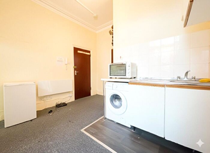 1 Bedroom Apartment To Rent In Abbotsford Avenue, London, N15