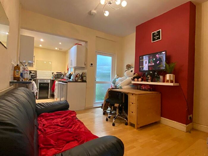 3 Bedroom House To Rent In Winnie Road (D), Selly Oak, Birmingham, West Midlands, B29