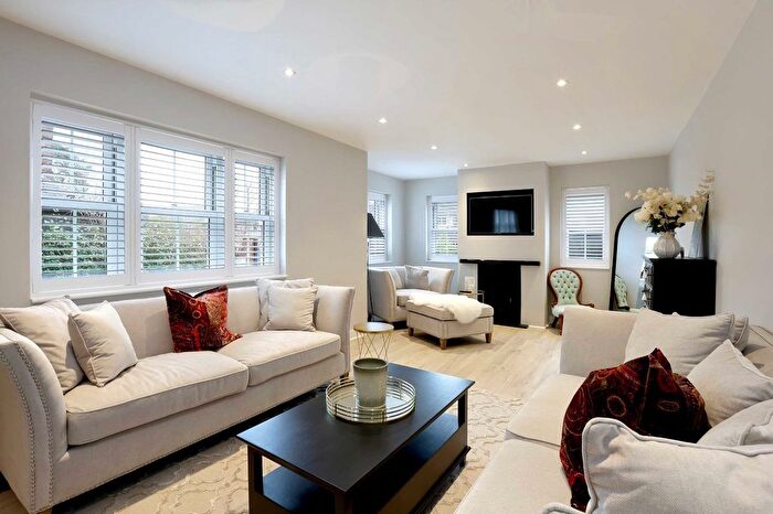 5 Bedroom Country House To Rent In Grove Lane, Chalfont St. Peter, Buckinghamshire, SL9