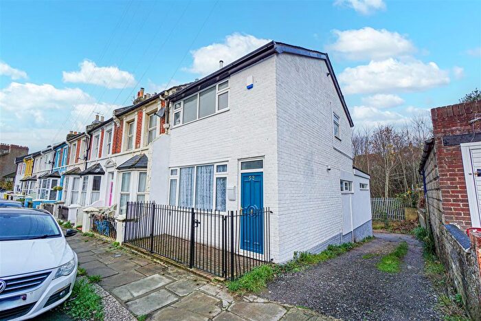 3 Bedroom End Terrace House For Sale In St. Marys Road, Hastings, TN34