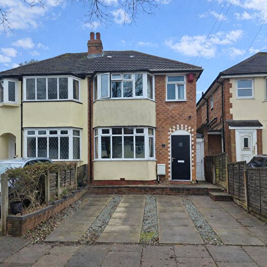 3 Bedroom Semi-Detached House For Sale In Whitecroft Road, Sheldon, Birmingham, B26
