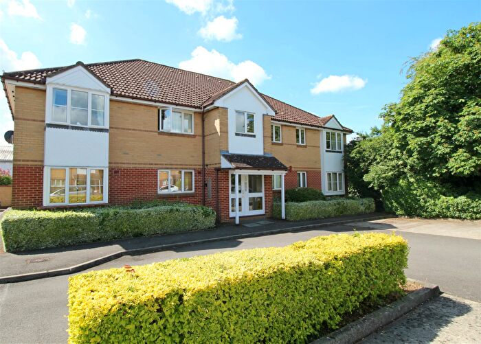 2 Bedroom Flat To Rent In Chestnut Court, Bedford Road, Hitchin, SG5