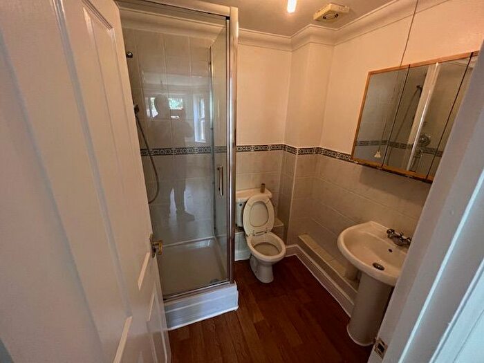 2 Bedroom Flat To Rent In Croxted Road, London, SE21