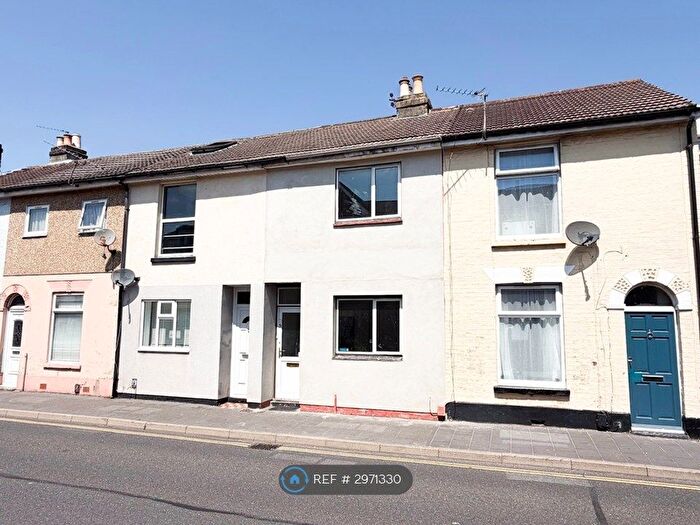 3 Bedroom Terraced House To Rent In New Road, Portsmouth, PO2