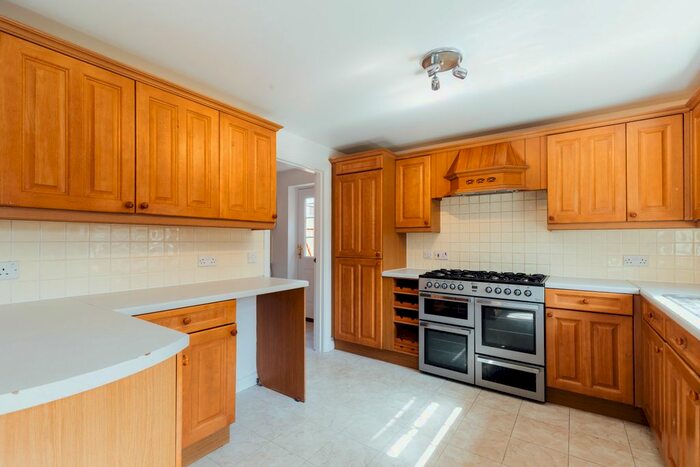 6 Bedroom Flat To Rent In Goldfinch Close, Loughborough LE11