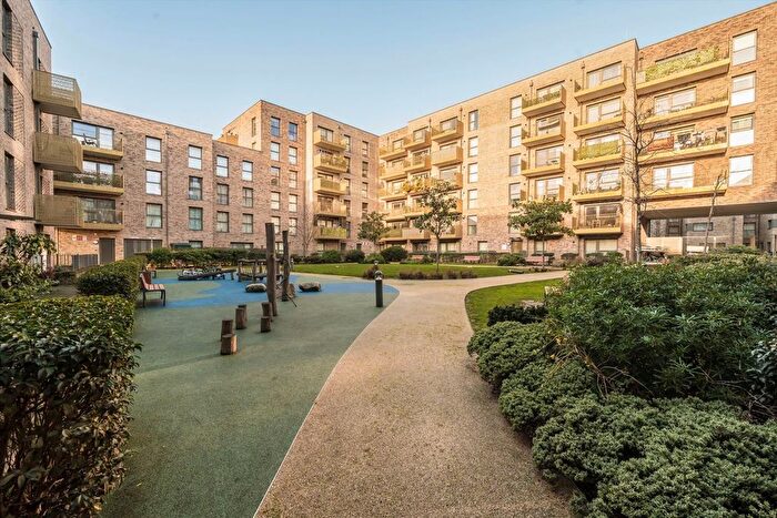 2 Bedroom Flat For Sale In Selbourne Avenue, Hounslow, TW3