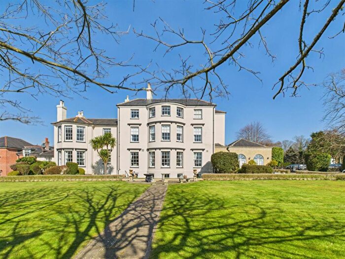 2 Bedroom Flat For Sale In Little Abshot Road, Hook Village, PO14