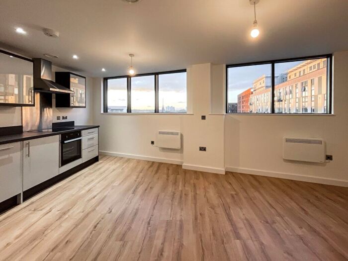 2 Bedroom Apartment To Rent In Chapel Street, Salford, M3