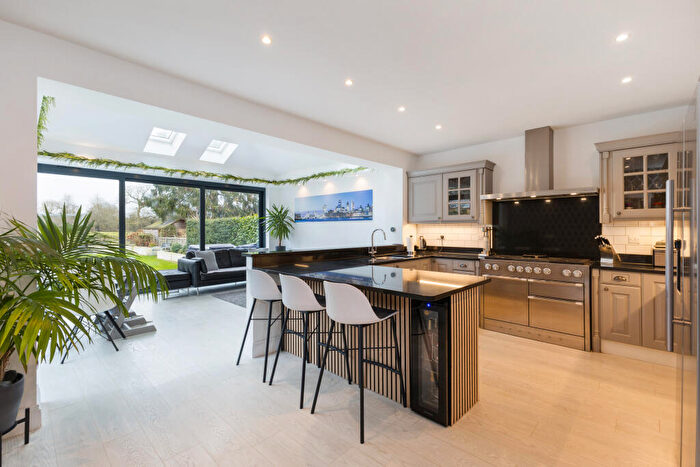 4 Bedroom Detached House For Sale In Station Road, Welham Green, AL9