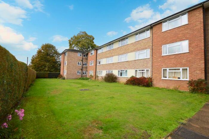 2 Bedroom Flat To Rent In Park Avenue, Maidstone, ME14