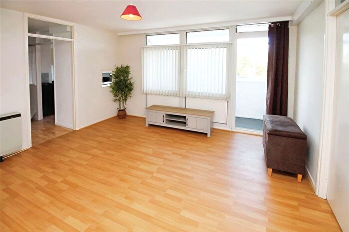 2 Bedroom Flat To Rent In Priory Court, Bedford, Bedfordshire, MK40