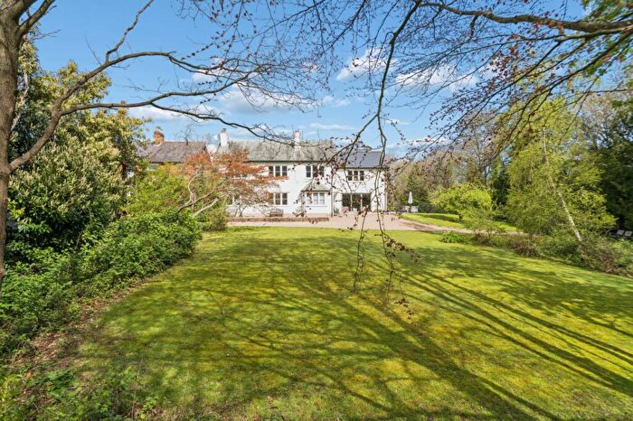 5 Bedroom Detached House For Sale In South View Road, Gerrards Cross, Buckinghamshire, SL9
