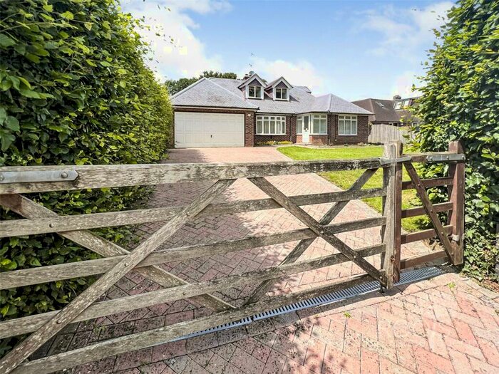 3 Bedroom Detached House For Sale In Deacons Lane, Hermitage, Thatcham, West Berkshire, RG18