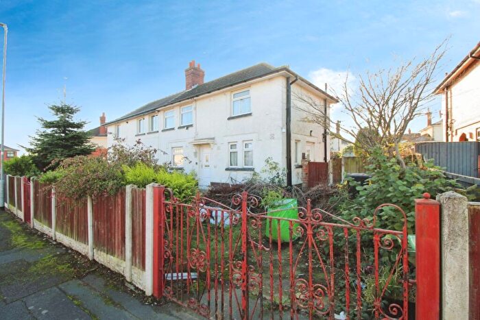 3 Bedroom Semi Detached House For Sale In Ingle Crescent, Morley, Leeds, West Yorkshire, LS27