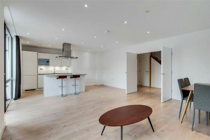 3 Bedroom Flat To Rent In New Garden Quarter, London, E15