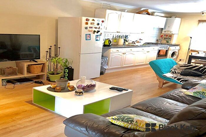 1 Bedroom Flat To Rent In Kennington Lane, Kennington, SE11