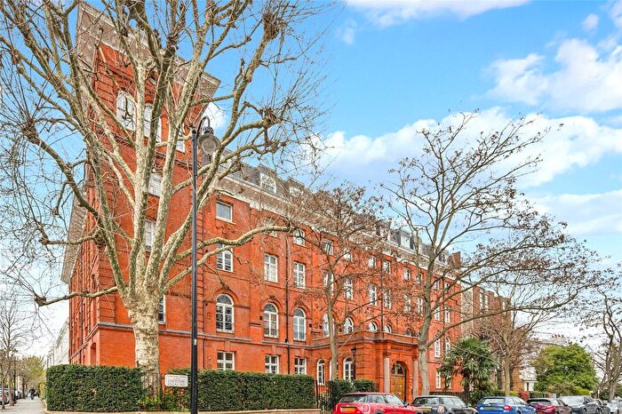 1 Bedroom Flat For Sale In Thornbury Court, - Chepstow Villas, London, W11