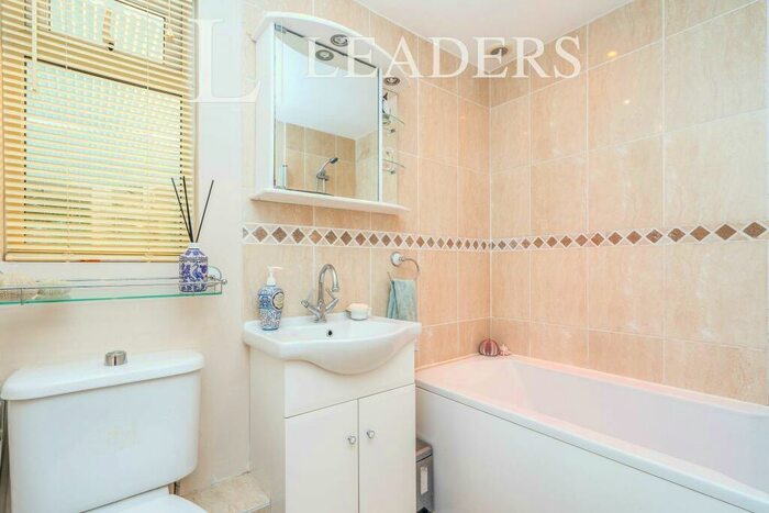 2 Bedroom Cottage To Rent In Castle Street, PO16