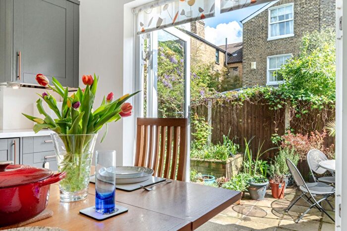 1 Bedroom Flat For Sale In Littlebury Road, Clapham, London, SW4