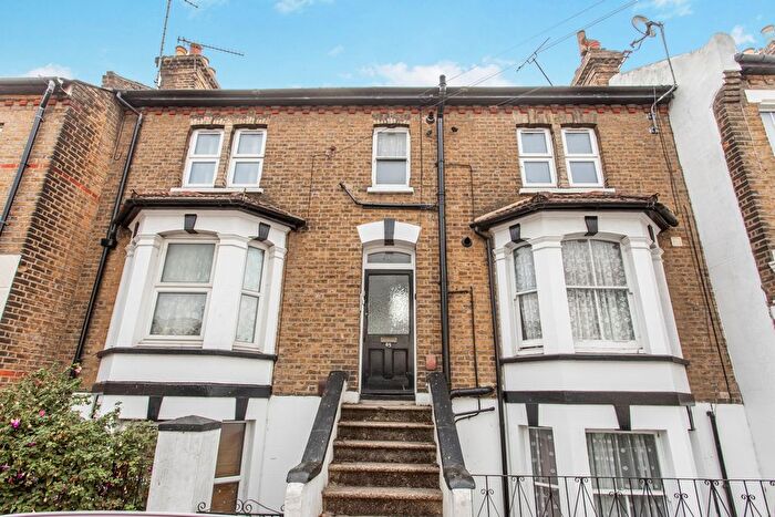1 Bedroom Flat For Sale In Queens Road, Southend-On-Sea, Essex, SS1