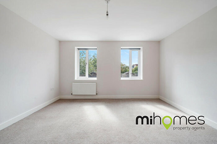 3 Bedroom Terraced House For Sale In Beckwith Close, Enfield, EN2
