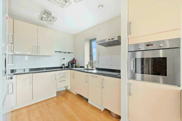 2 Bedroom Flat To Rent In Thomas Fyre Drive, London, E3