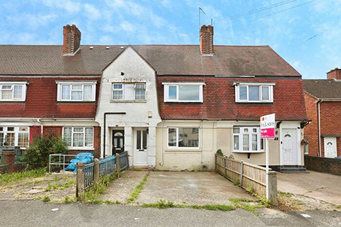 3 Bedroom Terraced House For Sale In Magnolia Road, Southampton, SO19