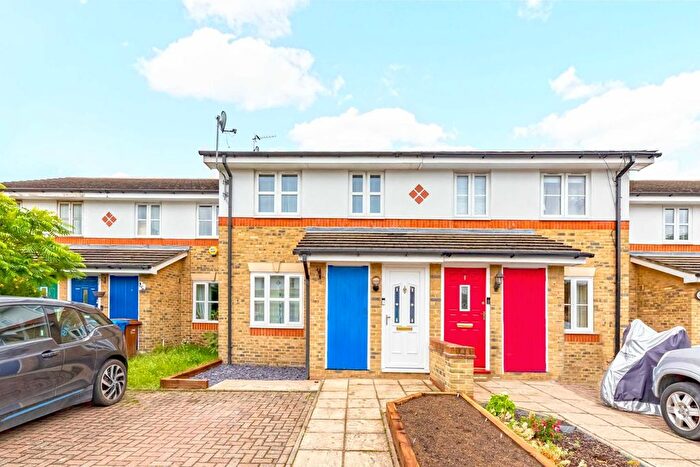 3 Bedroom Property To Rent In Sherwood Gardens, London, SE16