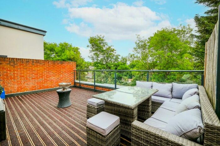 2 Bedroom Apartment To Rent In Church Hill, Loughton, Essex, IG10