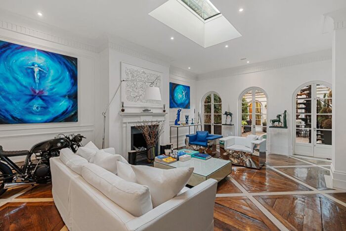 3 Bedroom Detached House For Sale In Walton Street, London, SW3