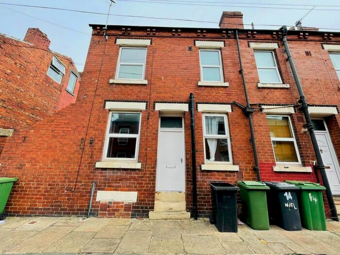 2 Bedroom Terraced House To Rent In Noster Place, Beeston, Leeds, LS11