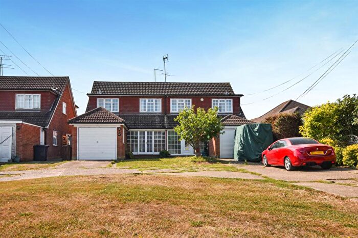 4 Bedroom Semi-Detached House For Sale In Clements Green Lane, South Woodham Ferrers, CM3