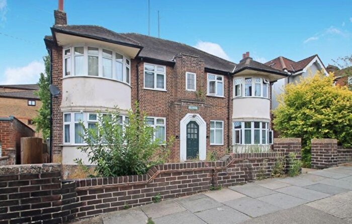 2 Bedroom Maisonette For Sale In Cavendish Avenue, Harrow, HA1